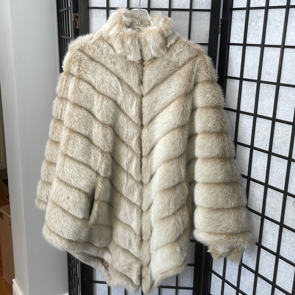 Vintage Regal Faux Fur Cape, zip front, Pockets, Cream/Taupe